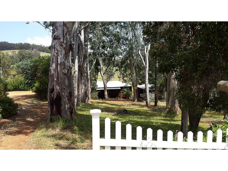 32 Dearle Street, Balingup WA 6253