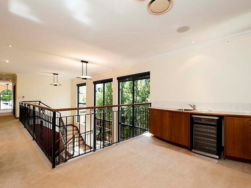 90 Reynolds Road, Mount Pleasant WA 6153