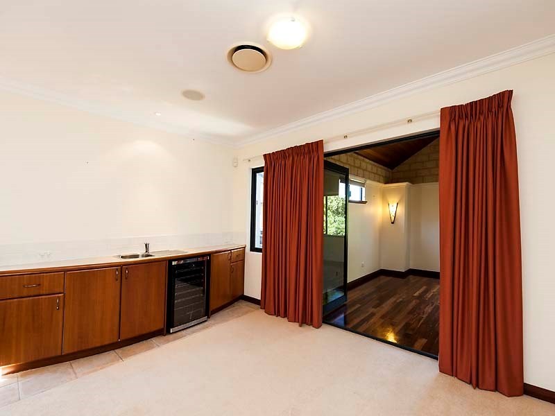 90 Reynolds Road, Mount Pleasant WA 6153
