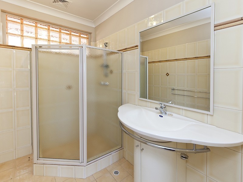 15 Ellison Drive, Langford WA 6147