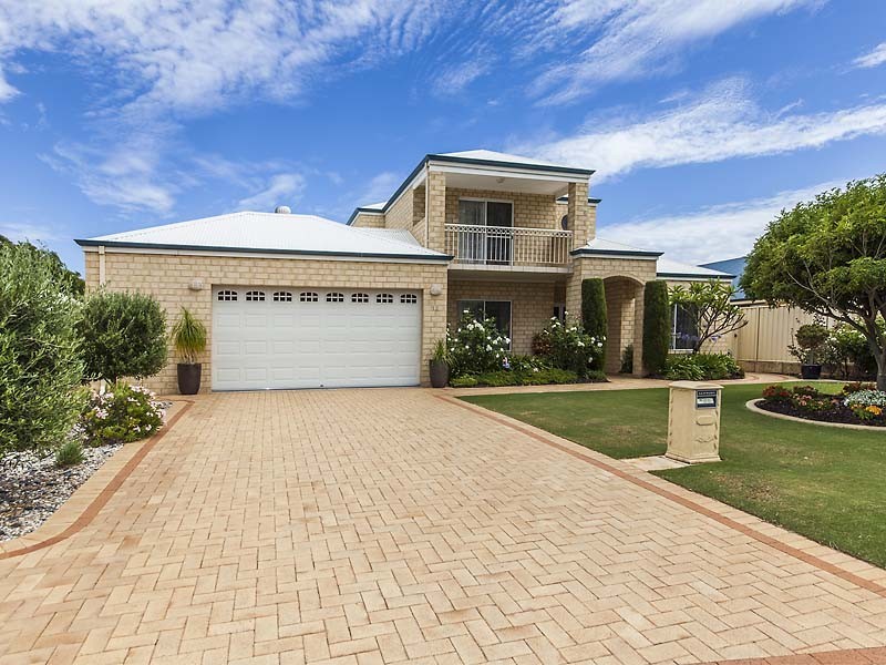12 Batavia Avenue, Wannanup WA 6210