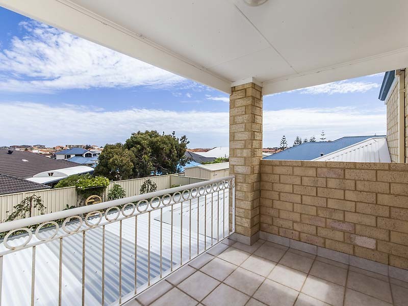 12 Batavia Avenue, Wannanup WA 6210