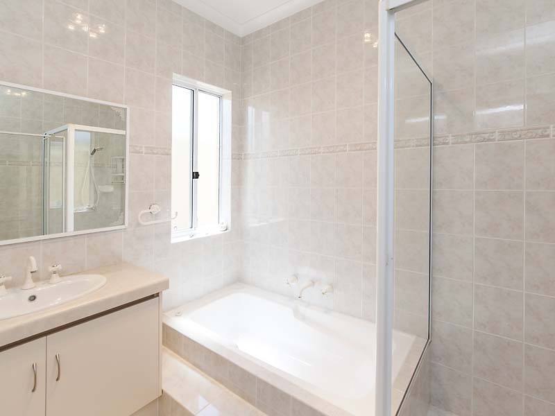 12 Batavia Avenue, Wannanup WA 6210