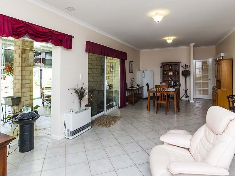 12 Batavia Avenue, Wannanup WA 6210