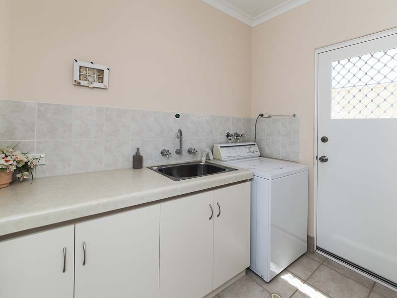 12 Batavia Avenue, Wannanup WA 6210