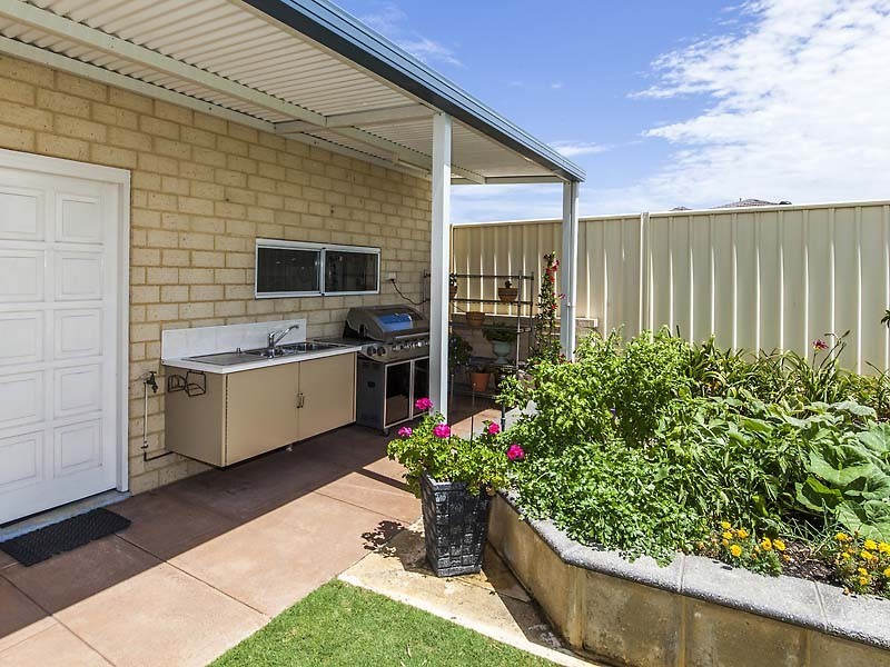 12 Batavia Avenue, Wannanup WA 6210