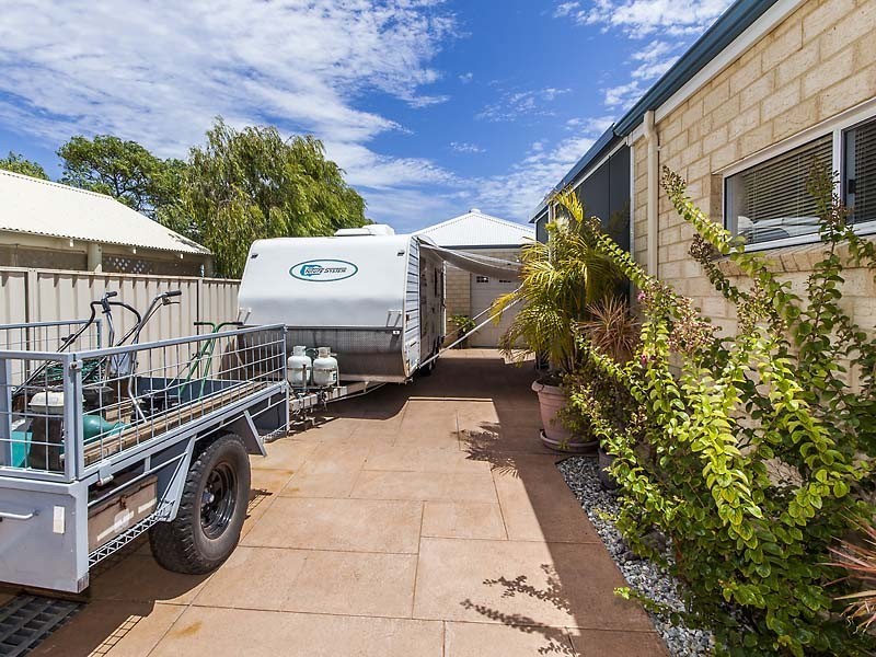 12 Batavia Avenue, Wannanup WA 6210