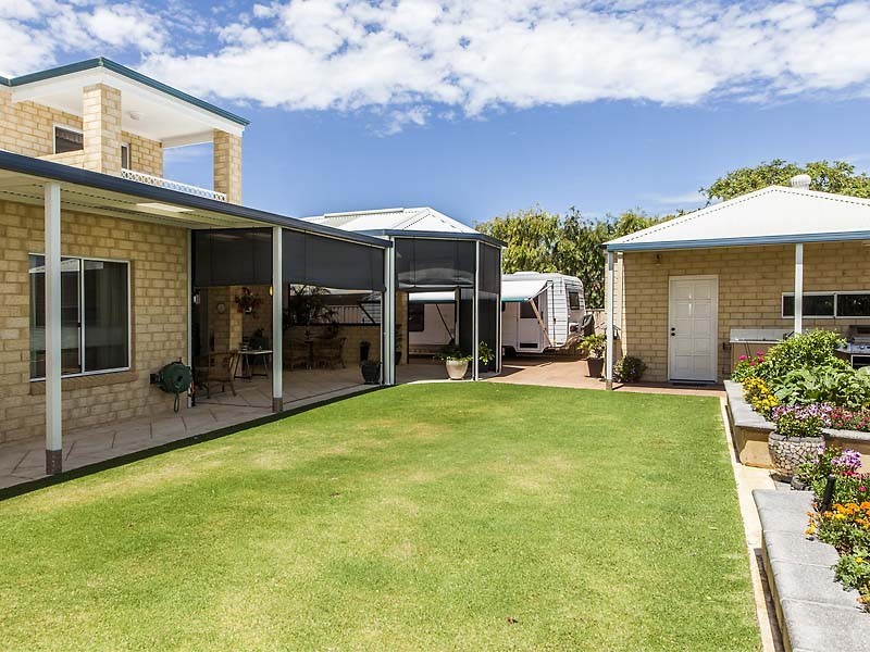 12 Batavia Avenue, Wannanup WA 6210