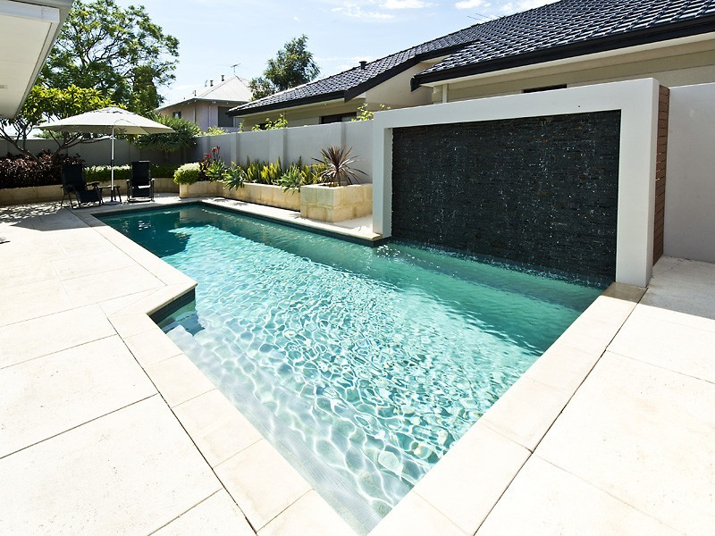 2/143 Lockhart Street, Como WA 6152