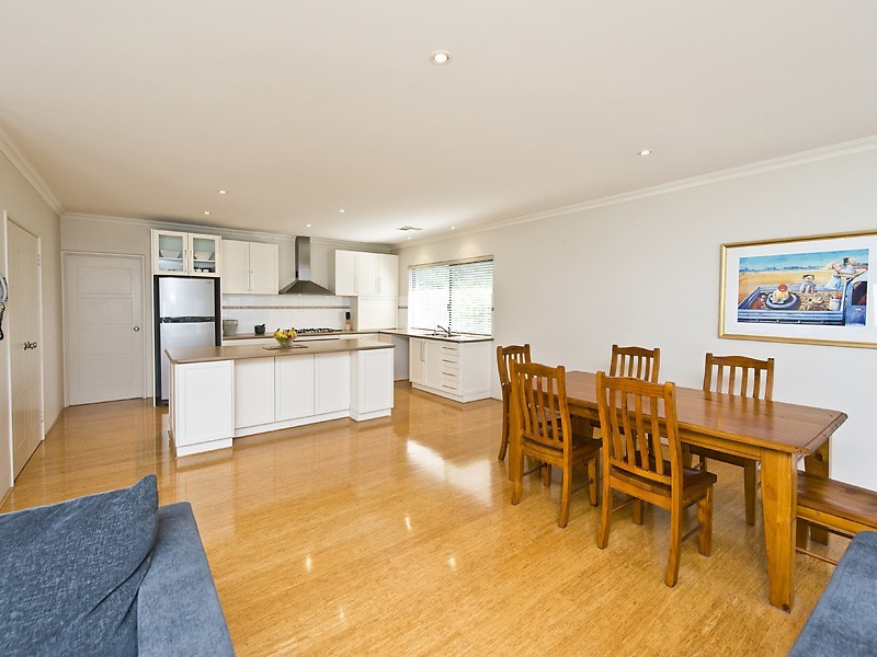 2/143 Lockhart Street, Como WA 6152