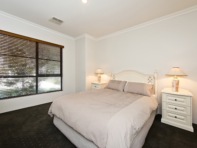 2/143 Lockhart Street, Como WA 6152