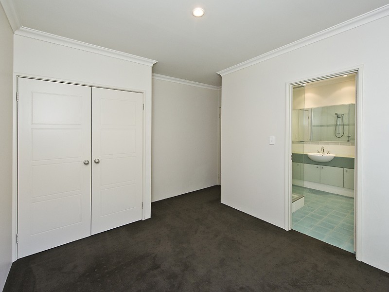 2/143 Lockhart Street, Como WA 6152