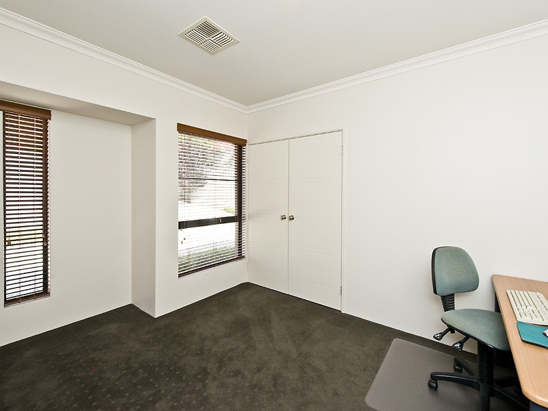 2/143 Lockhart Street, Como WA 6152