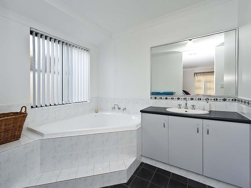 6 Kumarina Drive, Secret Harbour WA 6173