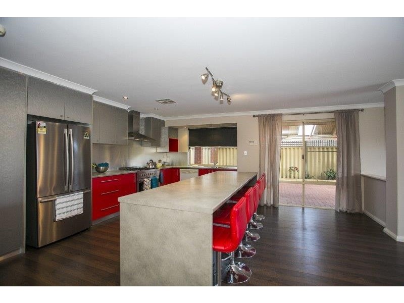 100 Brenchley Drive, Atwell WA 6164