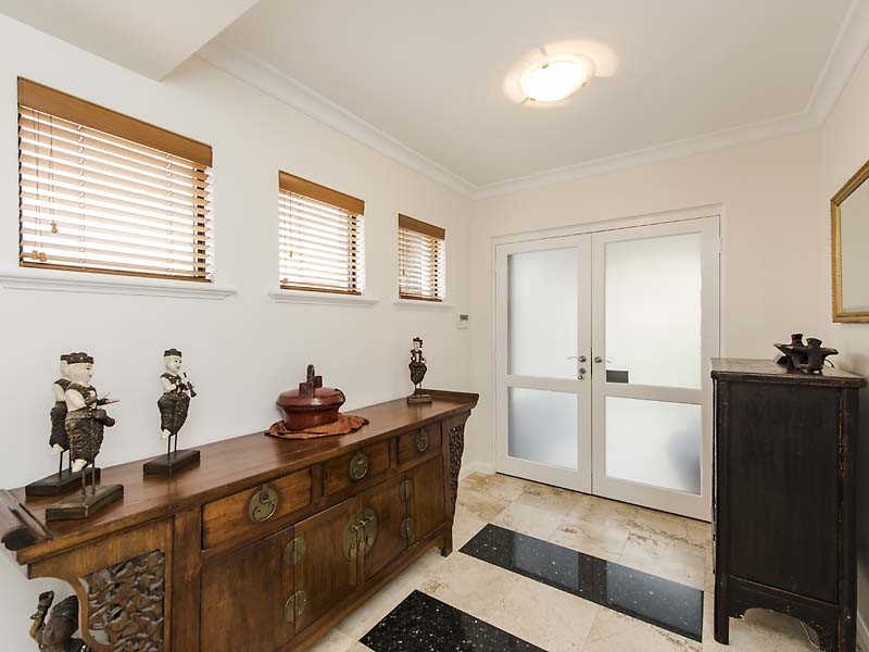 10A Tweeddale Road, Applecross WA 6153