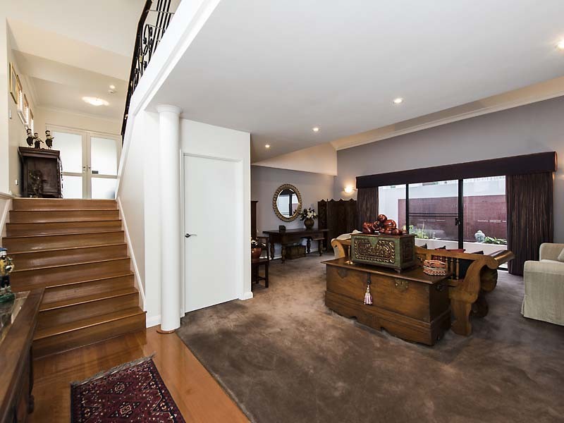 10A Tweeddale Road, Applecross WA 6153