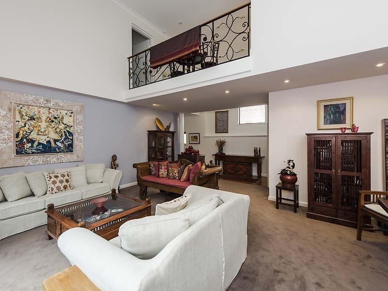 10A Tweeddale Road, Applecross WA 6153