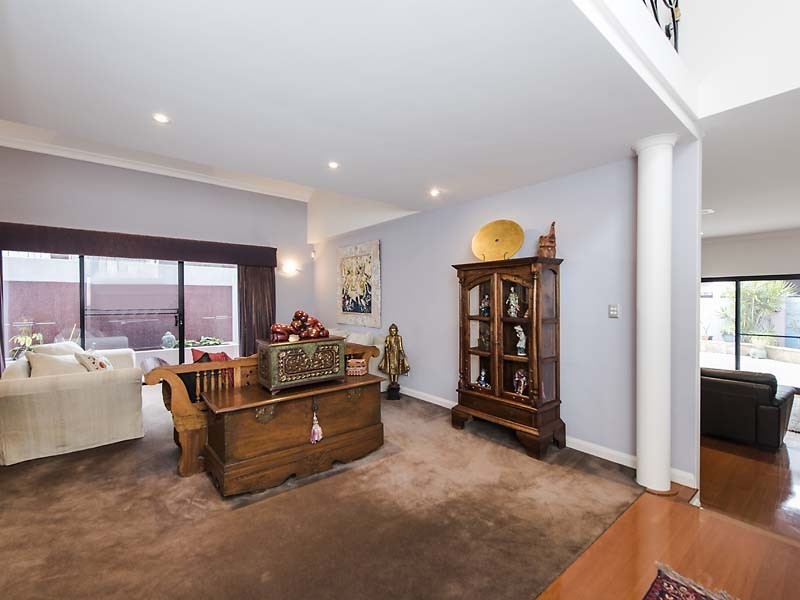 10A Tweeddale Road, Applecross WA 6153