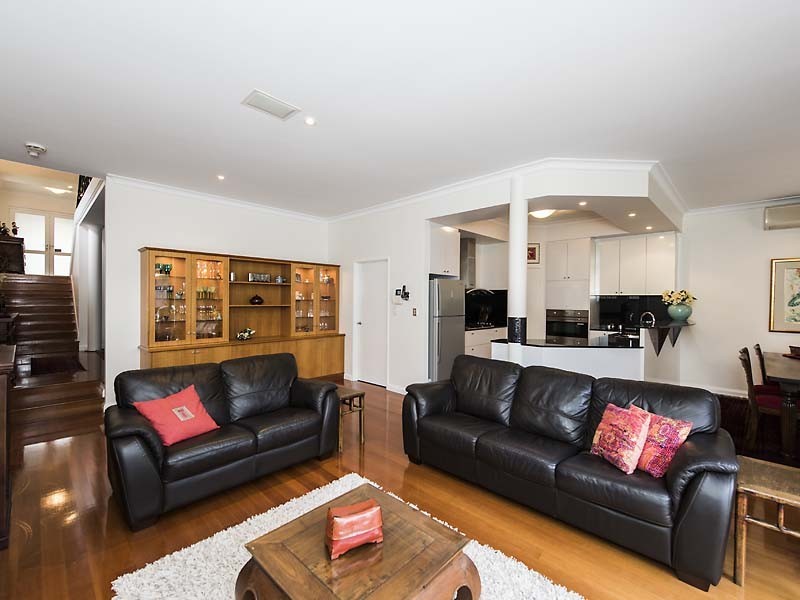 10A Tweeddale Road, Applecross WA 6153