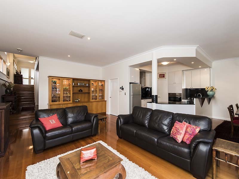 10A Tweeddale Road, Applecross WA 6153