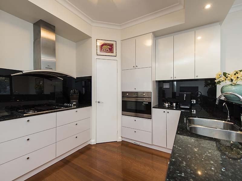 10A Tweeddale Road, Applecross WA 6153