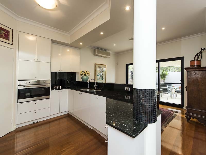 10A Tweeddale Road, Applecross WA 6153