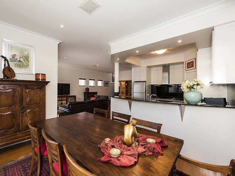 10A Tweeddale Road, Applecross WA 6153