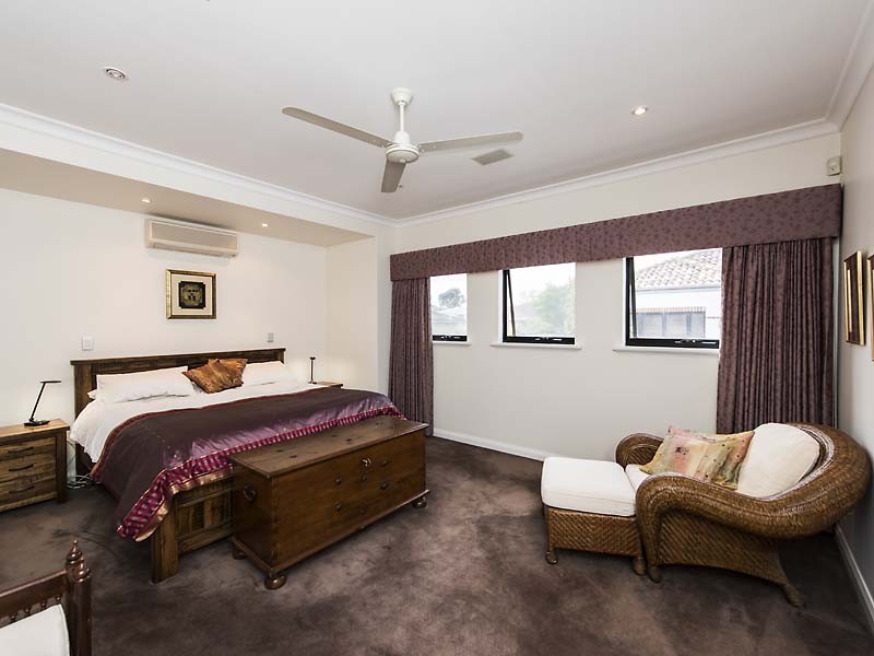 10A Tweeddale Road, Applecross WA 6153