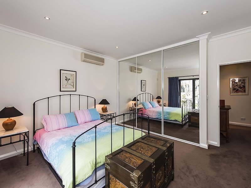 10A Tweeddale Road, Applecross WA 6153