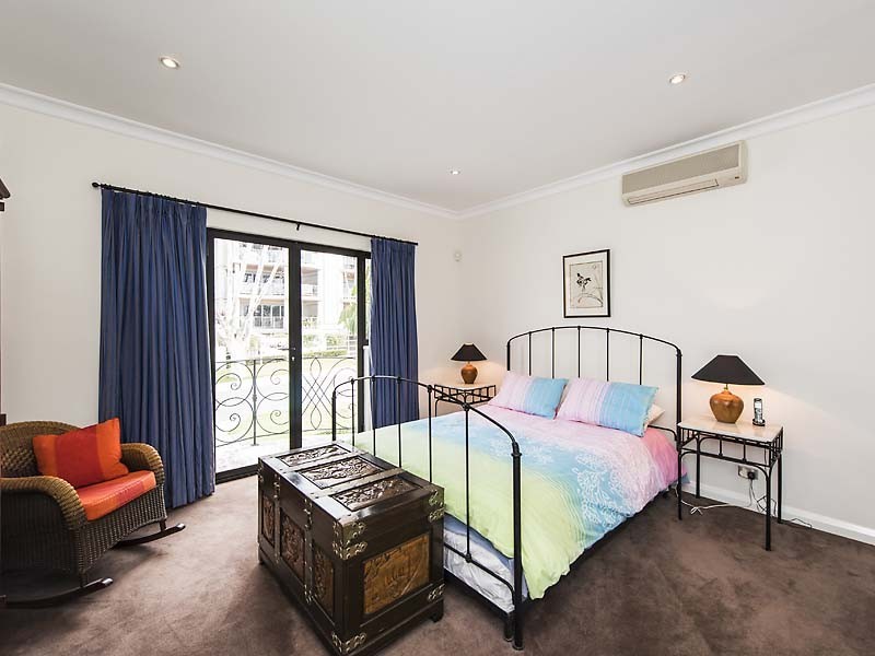 10A Tweeddale Road, Applecross WA 6153