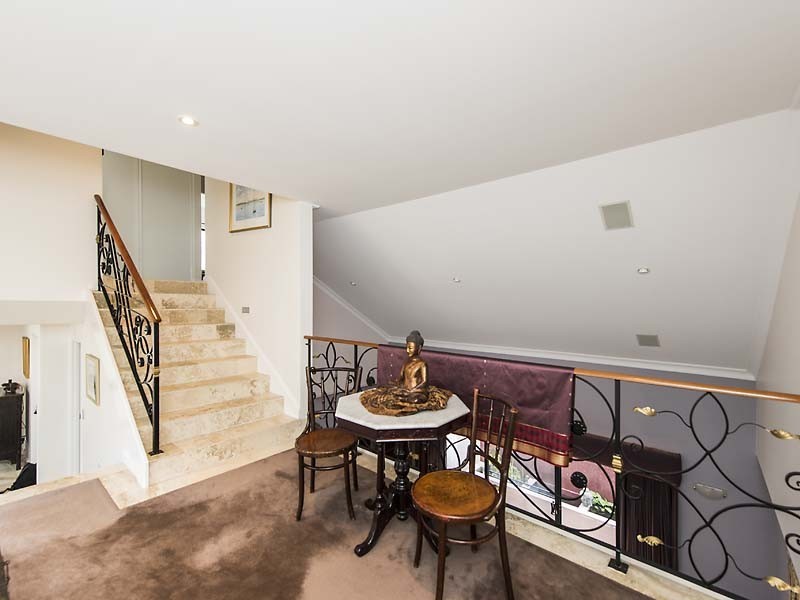 10A Tweeddale Road, Applecross WA 6153