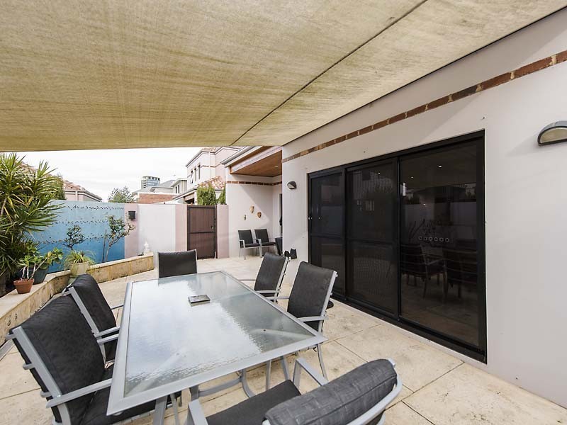 10A Tweeddale Road, Applecross WA 6153