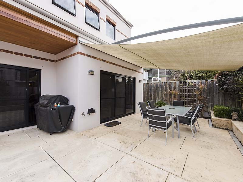 10A Tweeddale Road, Applecross WA 6153