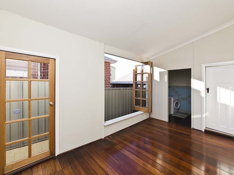 3 King George Street, Victoria Park WA 6100