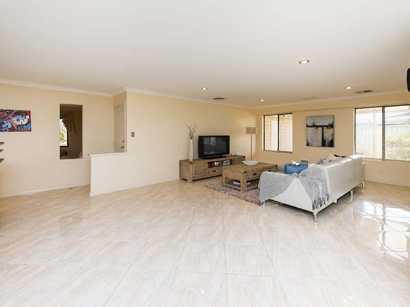 55 Maamba Road, Wattle Grove WA 6107