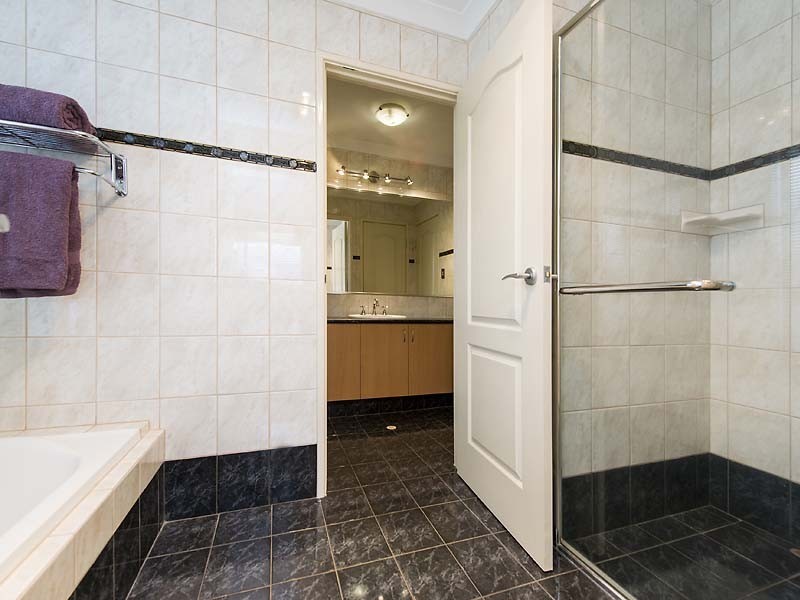 55 Maamba Road, Wattle Grove WA 6107