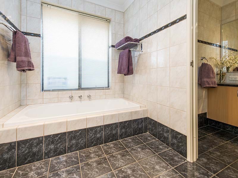 55 Maamba Road, Wattle Grove WA 6107
