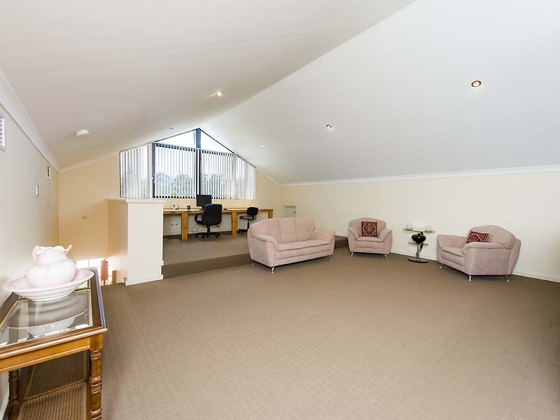 55 Maamba Road, Wattle Grove WA 6107