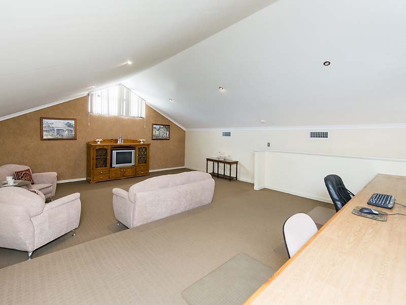 55 Maamba Road, Wattle Grove WA 6107