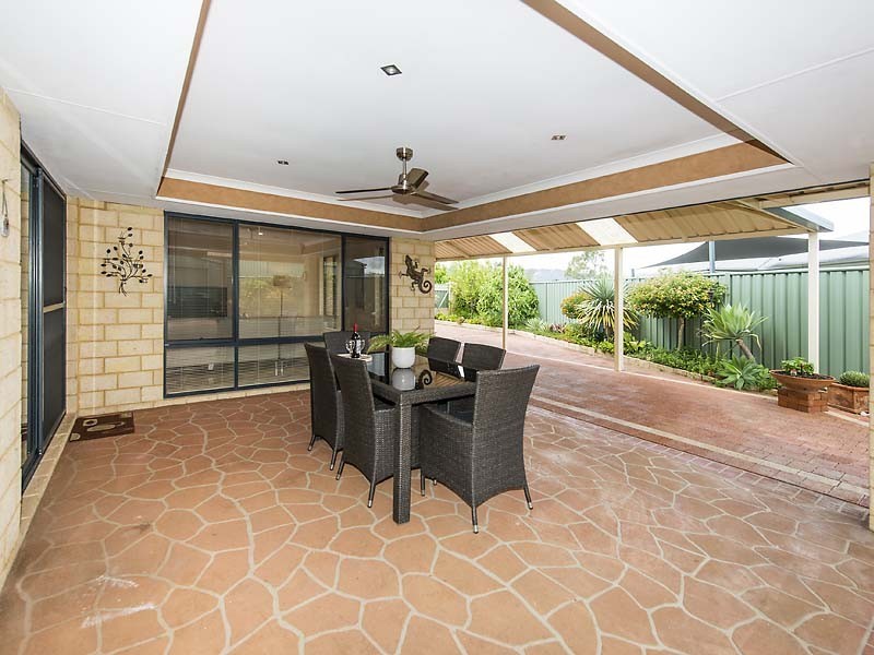 55 Maamba Road, Wattle Grove WA 6107