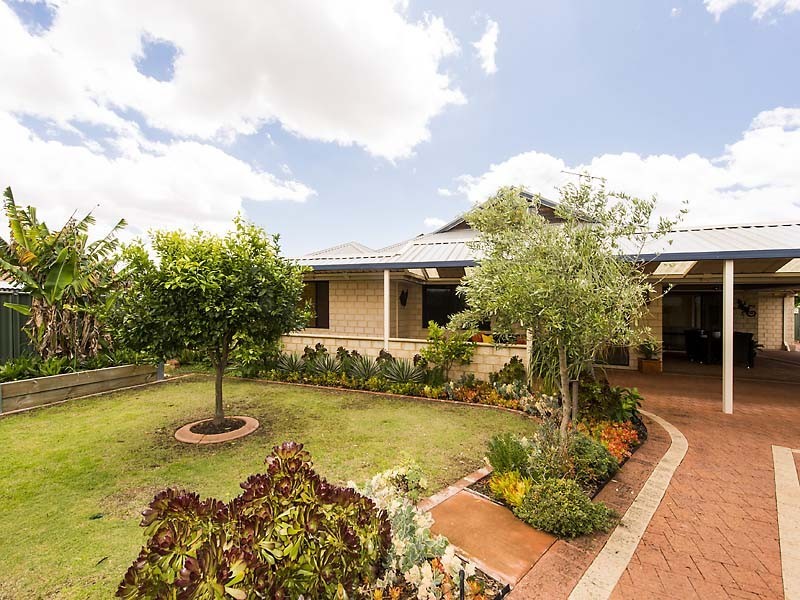 55 Maamba Road, Wattle Grove WA 6107