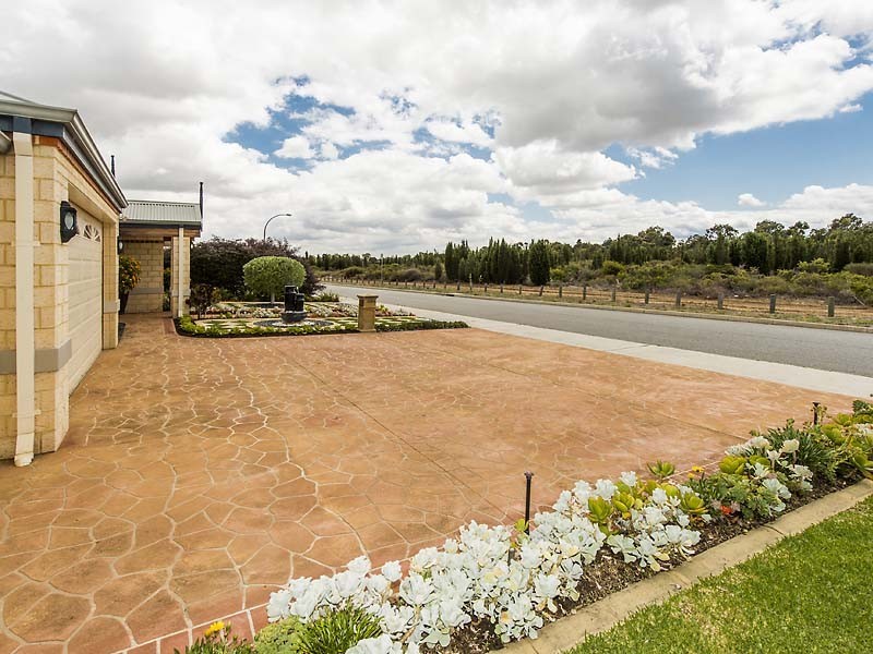 55 Maamba Road, Wattle Grove WA 6107