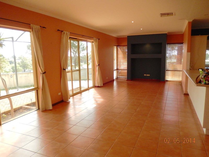 25 Buckingham Cres, Kardinya WA 6163