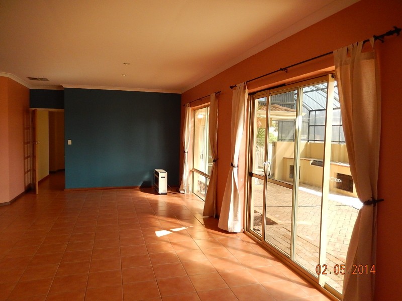 25 Buckingham Cres, Kardinya WA 6163