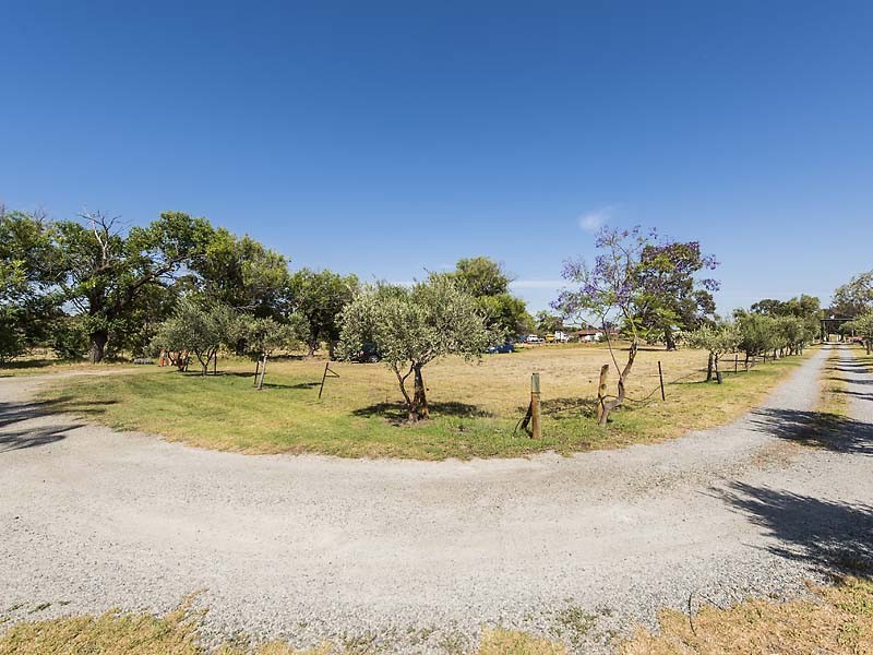 83/85 Gosnells Road West, Martin WA 6110