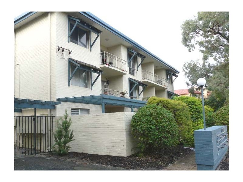 10/4 Comer Street, Como WA 6152