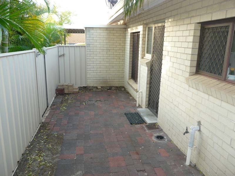 2/79 Clydesdale St, Como WA 6152