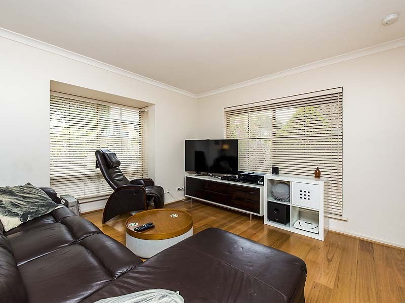 1/23 Pollard Street, Glendalough WA 6016