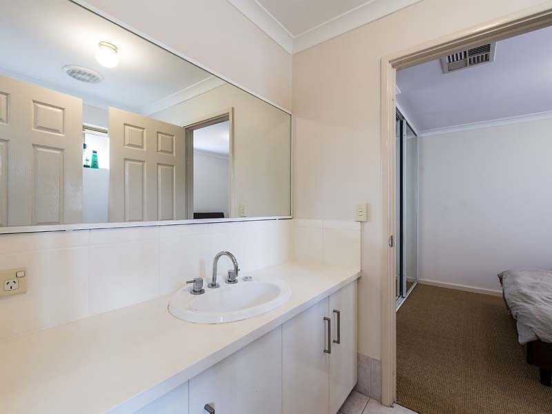 1/23 Pollard Street, Glendalough WA 6016